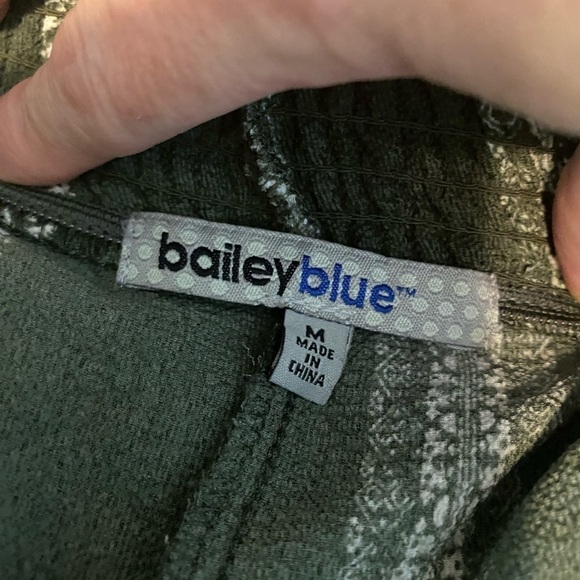 Bailey Blue Womens Size Medium Off Shoulder Sage Green & White Tie Front Jumper - Picture 9 of 9